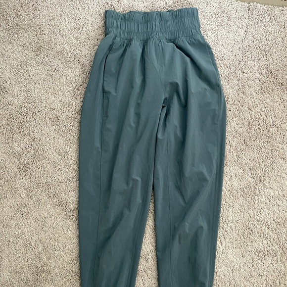 Lululemon joggers - Picture 2 of 6